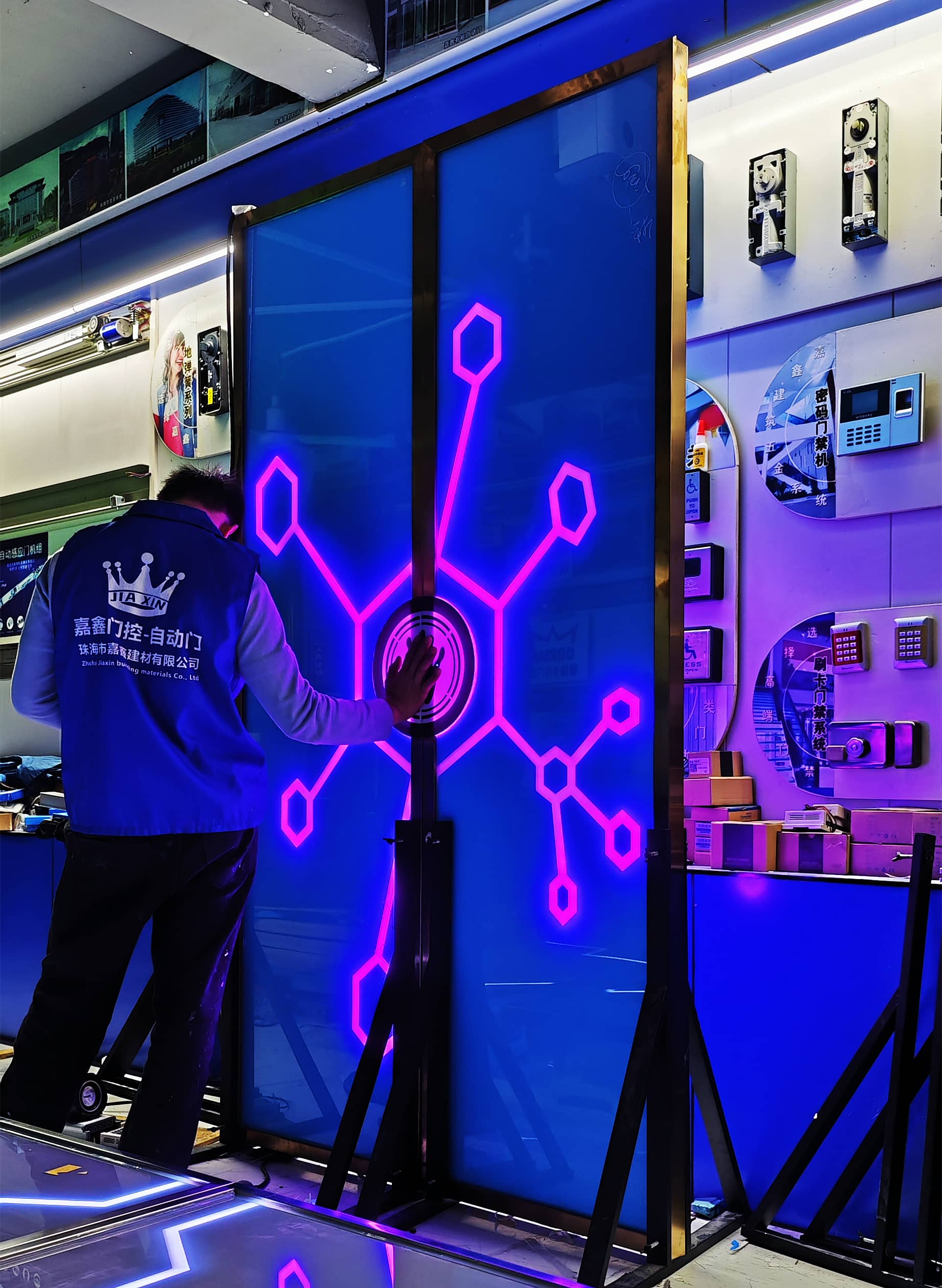 设计网红门 科技空间门